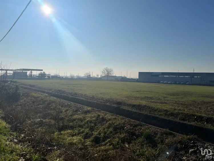 Vendita terreno di 9.400 m² in Guidizzolo (46040) - 98599 - iad